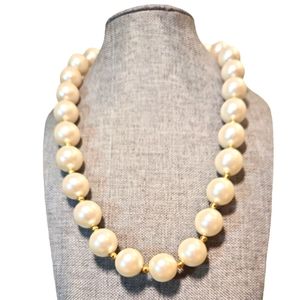 VINTAGE NAPIER JEWELRY FAUX CHUNKY IVORY PEARL STATEMENT NECKLACE
